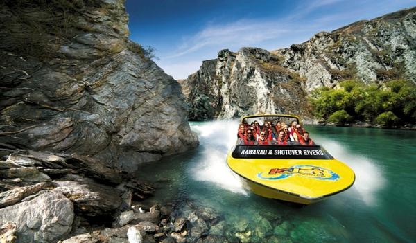 Jet boating action on the Kawarau River with KJet.
